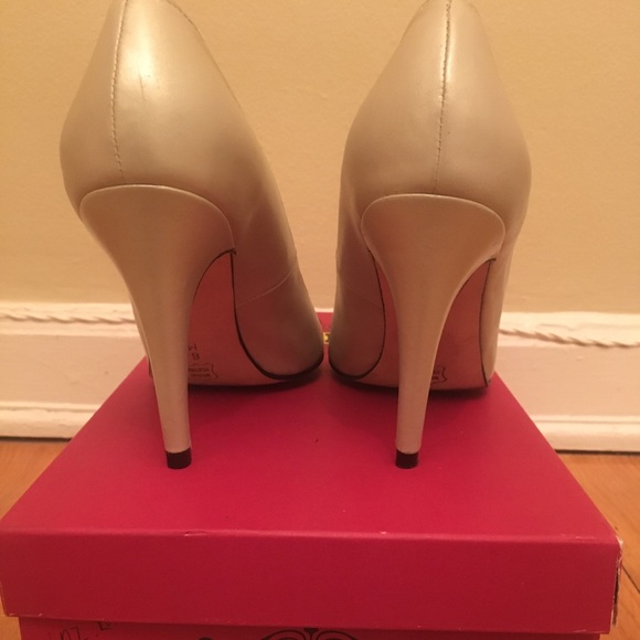 Vaneli Sand Pearl Cathlin Pumps Size 6 - Picture 5 of 6